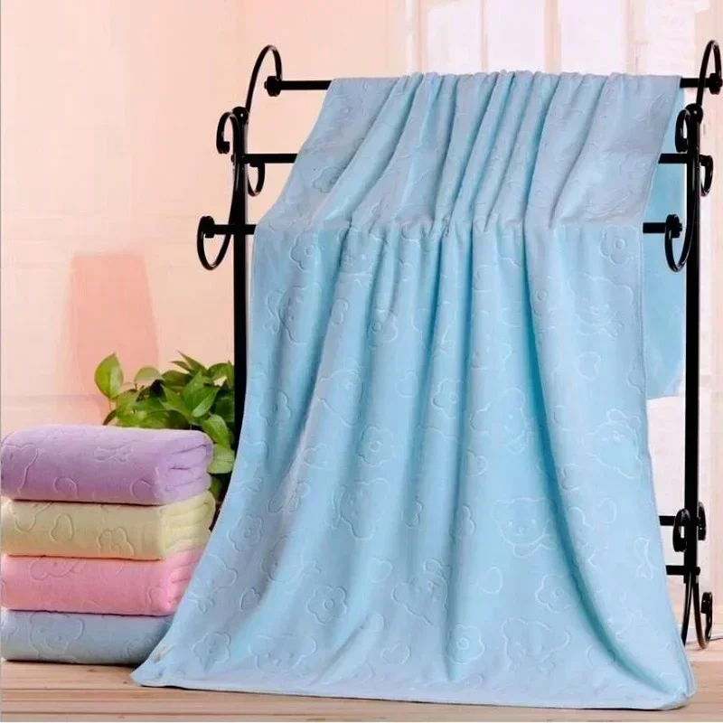 Home Textiles Face Towel - 新しいソリッドカラーマイクロファイバーエンボス加工クマバスタオル 70*140 吸収性肥厚ソフトエンボス加工バス家庭用品